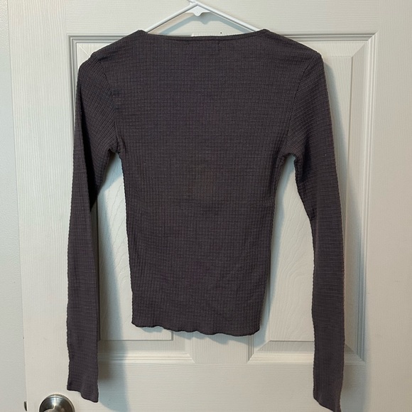 Urban Outfitters Medium Ribbed Knit Long Slv Button Front Top - Picture 2 of 3